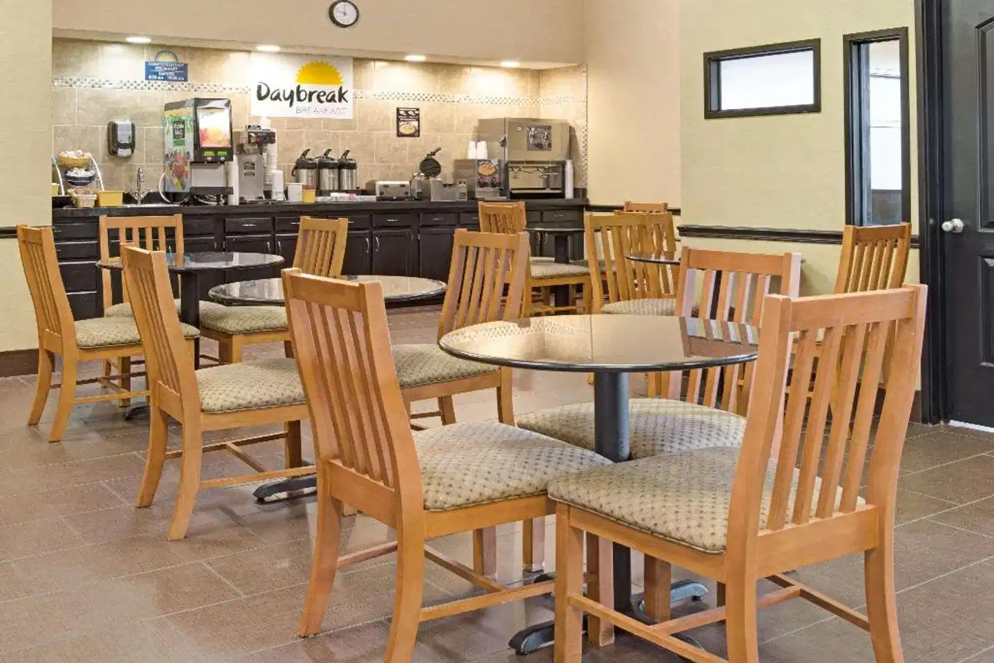 Days Inn by Wyndham Collinsville Bar