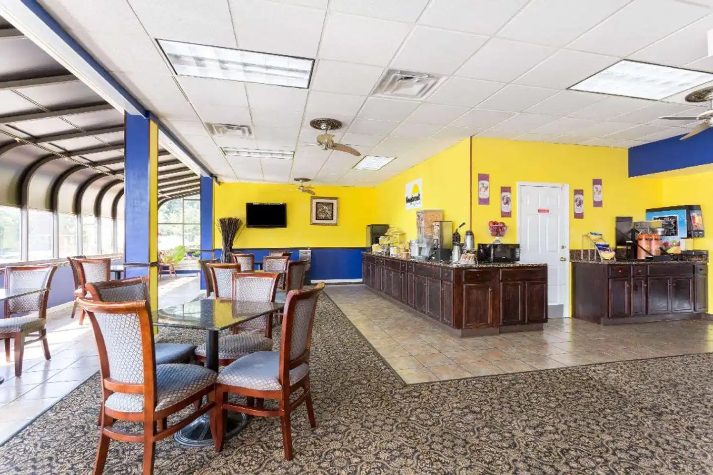 Days Inn by Wyndham Washington Lobby