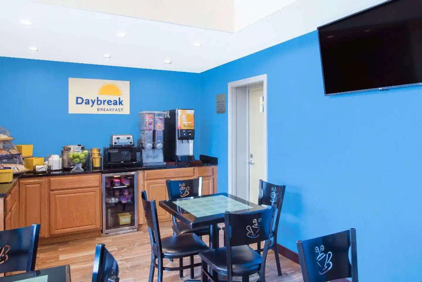 Days Inn by Wyndham New Haven Bar