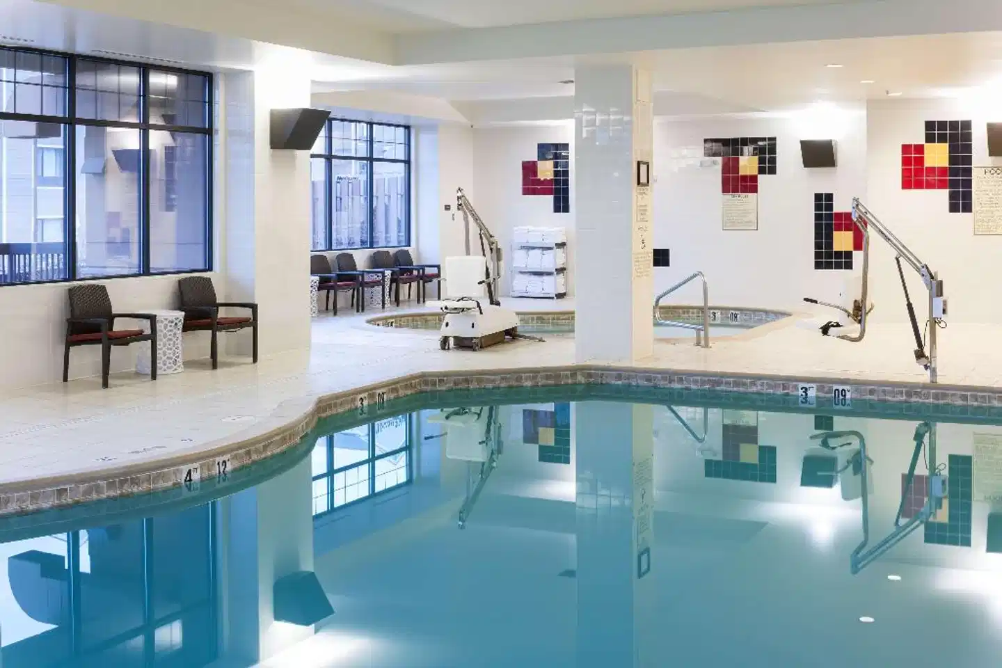 Embassy Suites by Hilton Anchorage Hallenbad