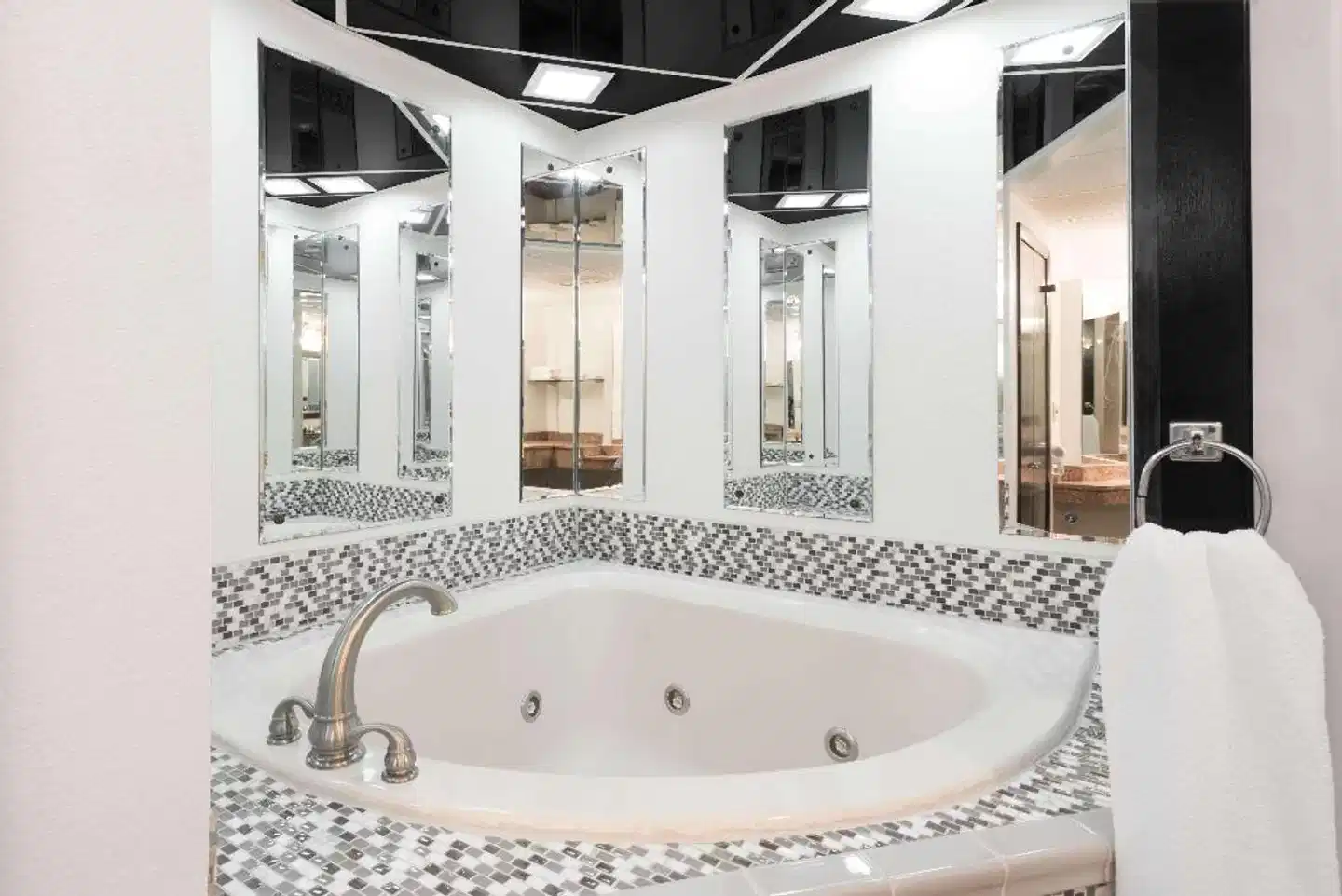 Days Inn by Wyndham St Clairsville Badezimmer