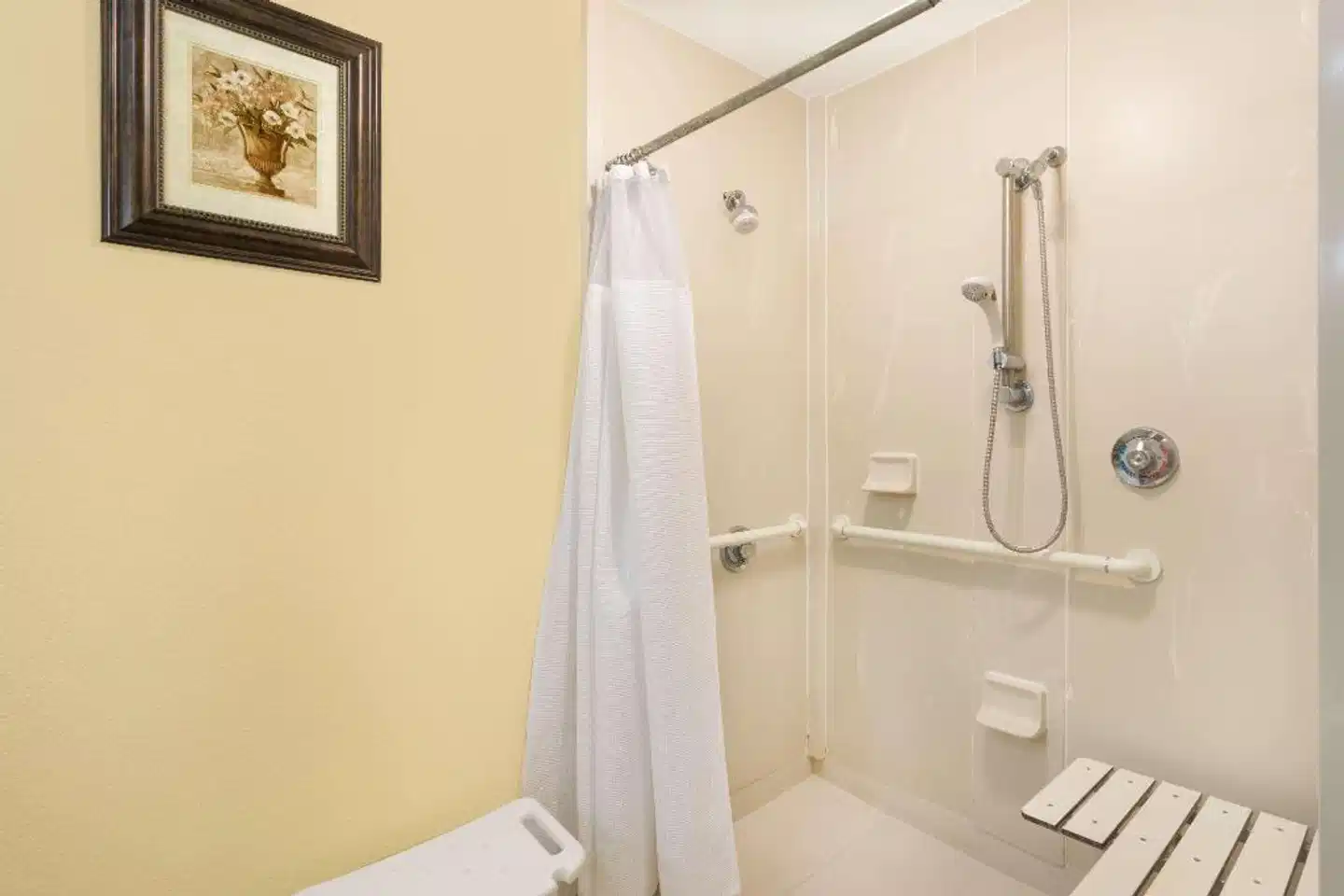 Baymont by Wyndham Savannah Midtown Badezimmer