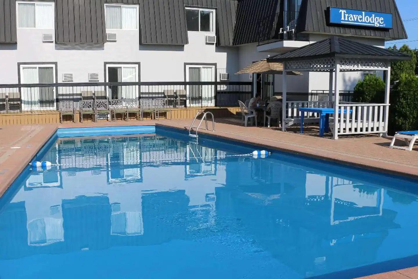 Travelodge Gananoque Pool