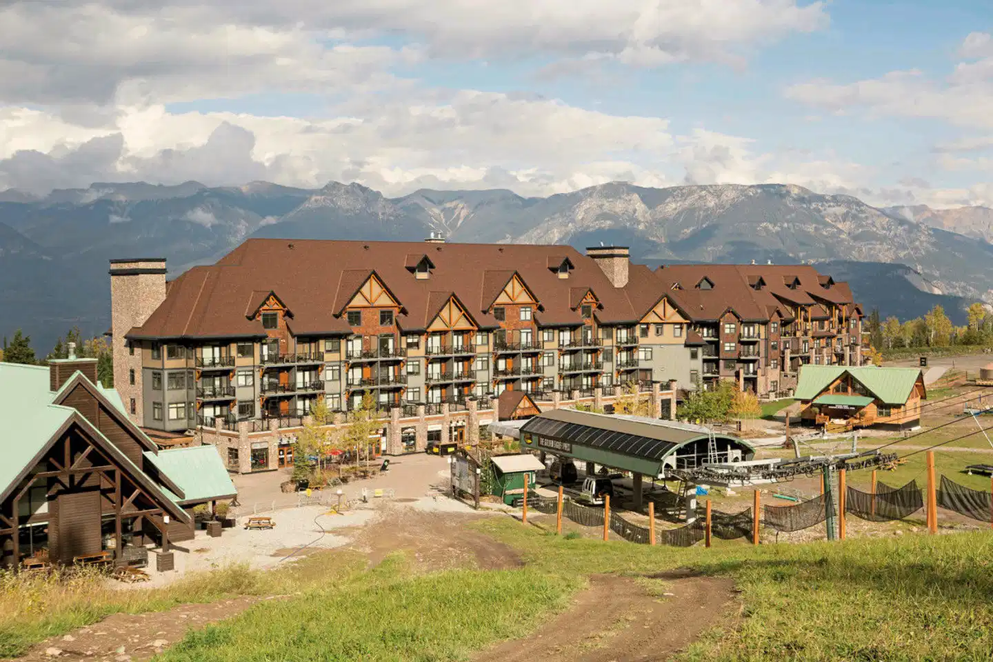 Glacier Mountaineer Lodge At Kicking Horse Aussenansicht