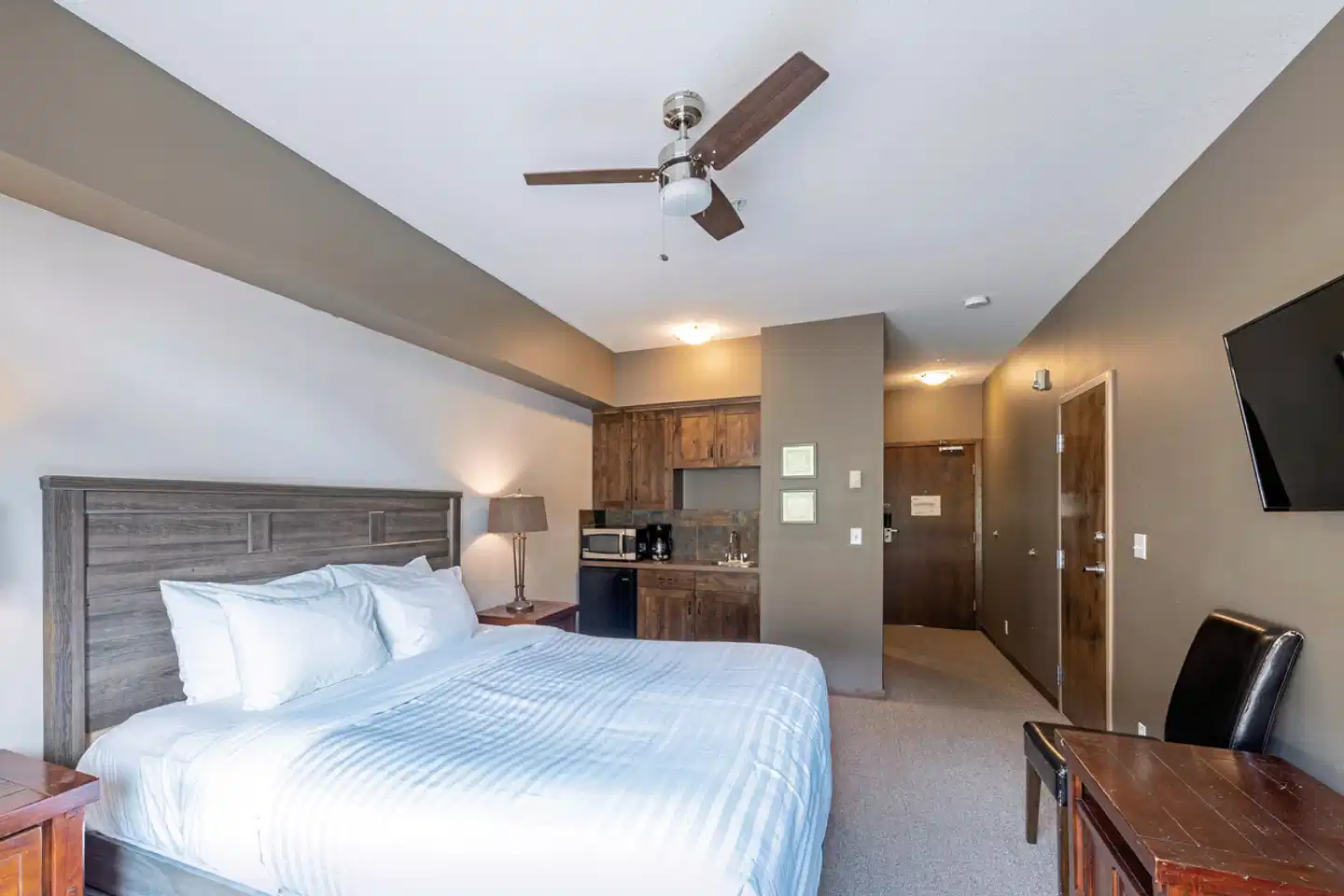 Glacier Mountaineer Lodge At Kicking Horse Wohnbeispiel