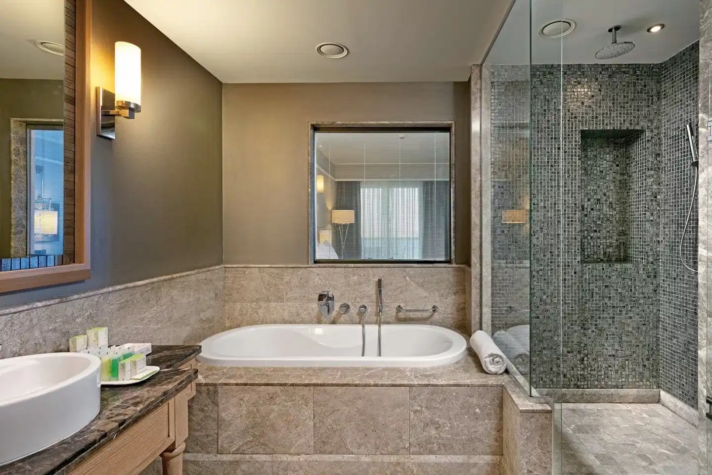 Xanadu Island BATHROOM