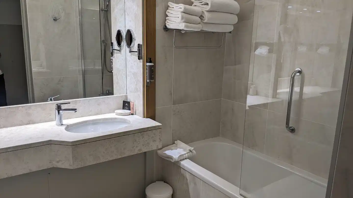 Hotel Alivi Badezimmer