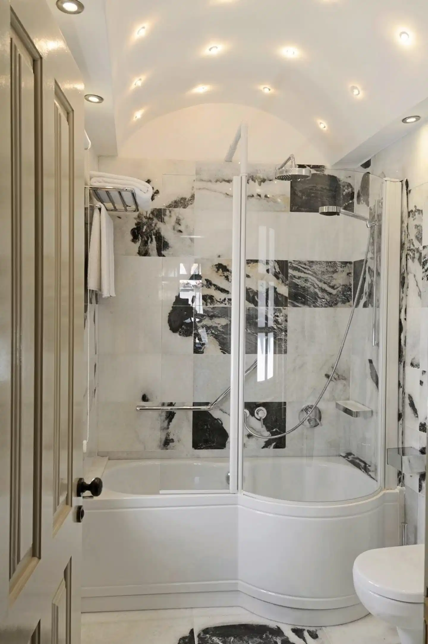 The Library Hotel & Wellness Resort Badezimmer