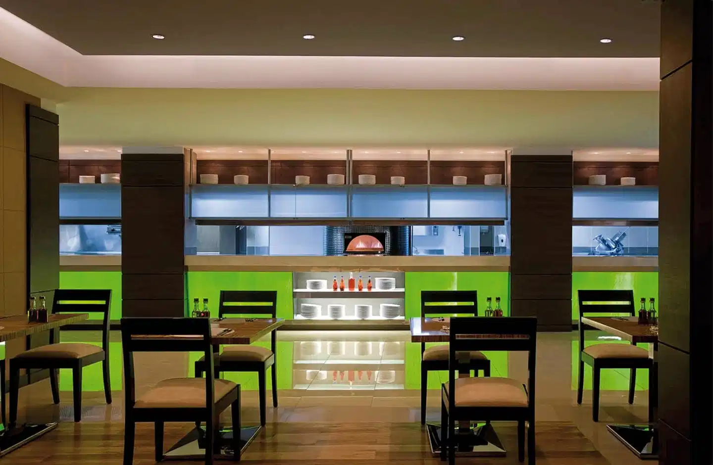 Traders Hotel, Qaryat Al Beri, Abu Dhabi Bar