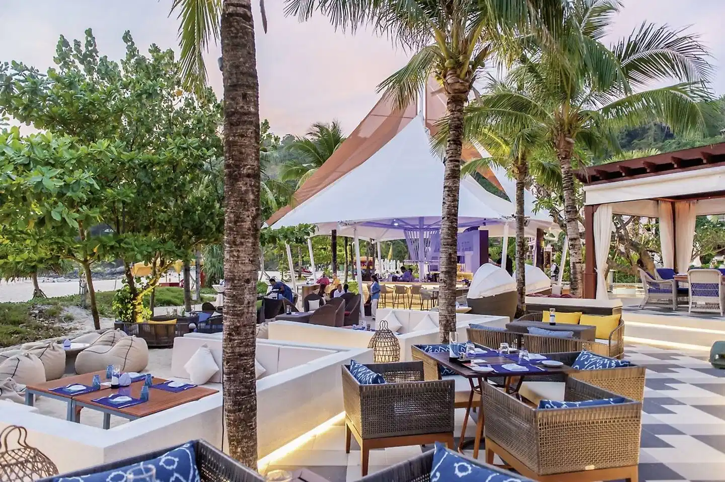 Centara Grand Beach Resort Phuket Terrasse