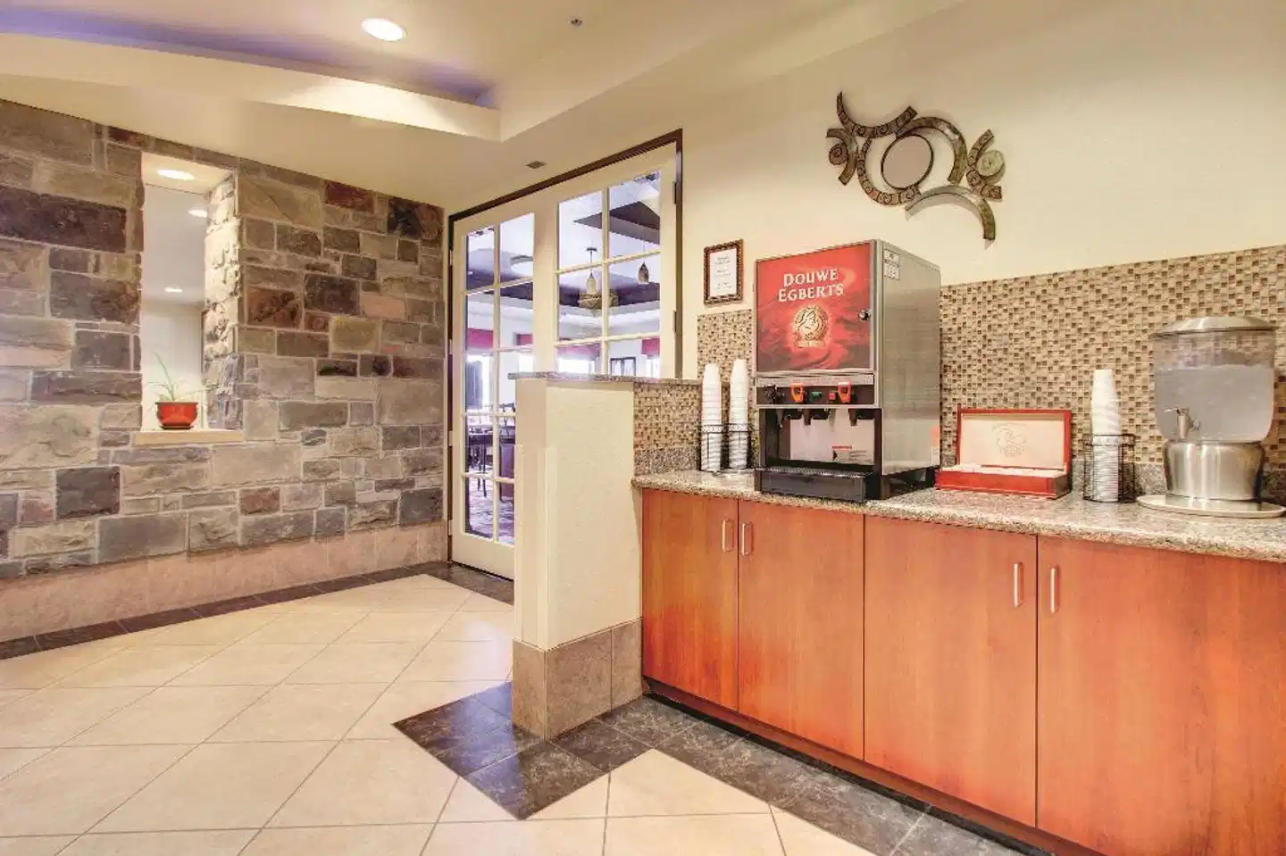 La Quinta Inn & Suites by Wyndham Denver Gateway Park Lobby