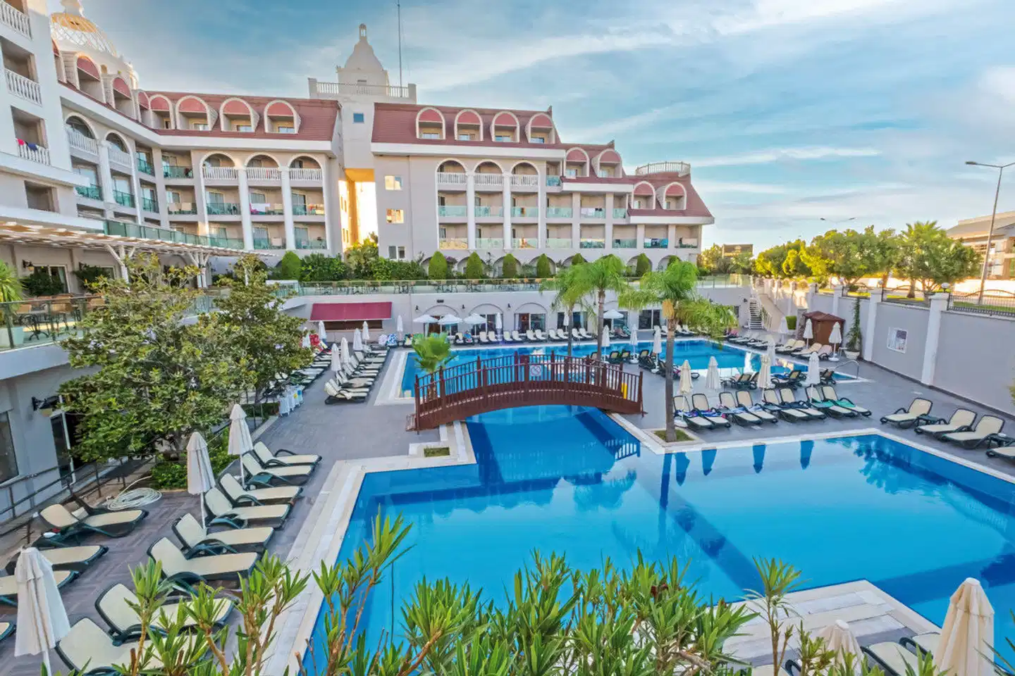 Side Crown Serenity Pool