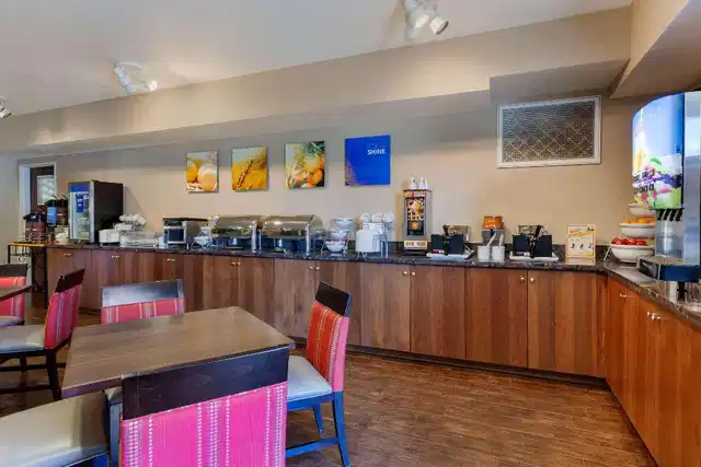 Comfort Inn & Suites Page Bar
