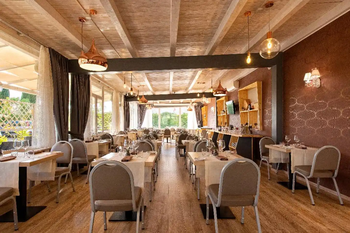 Simon Hotel Restaurant