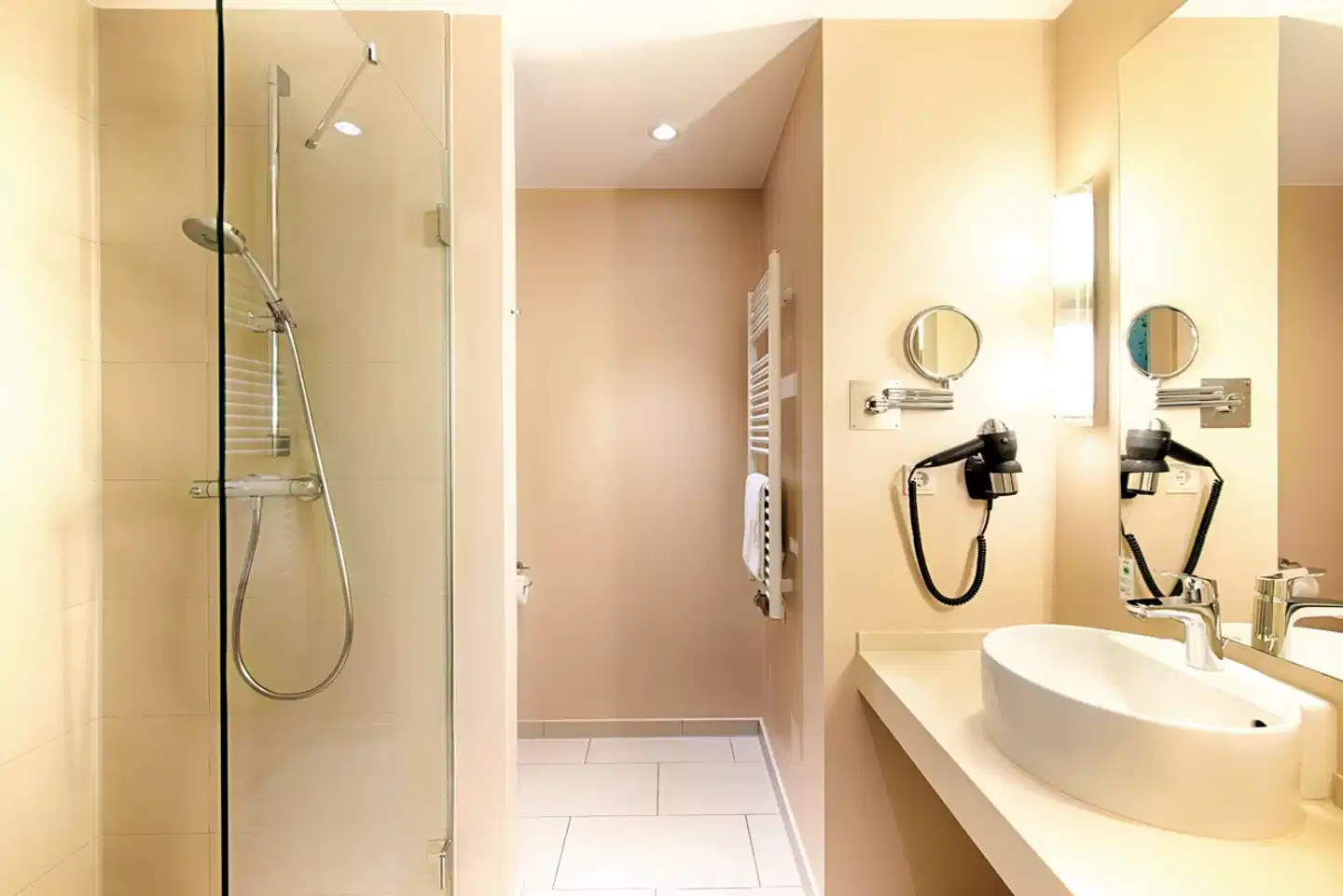 ACHAT Hotel Bremen City Badezimmer