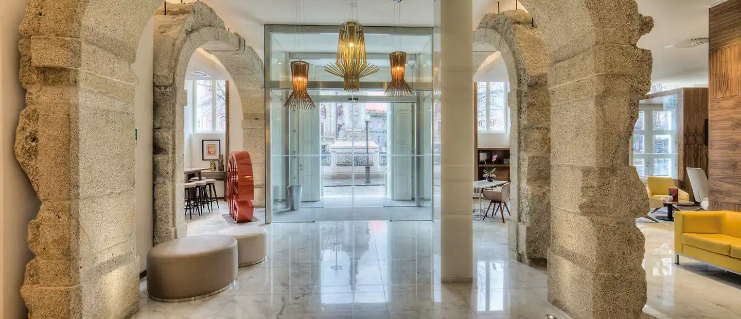 NH Collection Porto Batalha Lobby