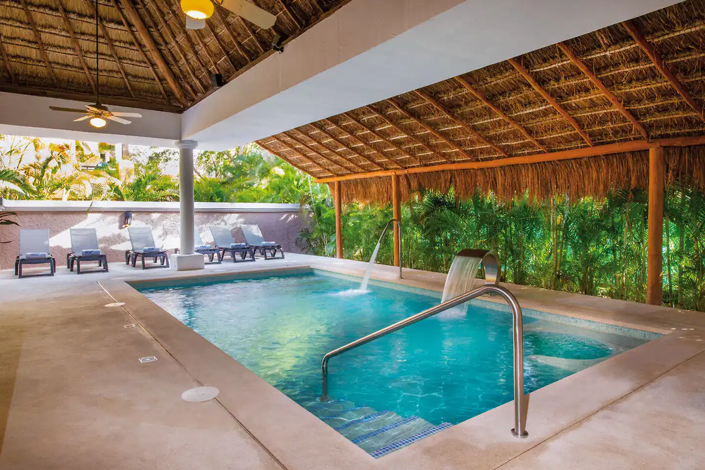 Iberostar Waves Quetzal Hallenbad