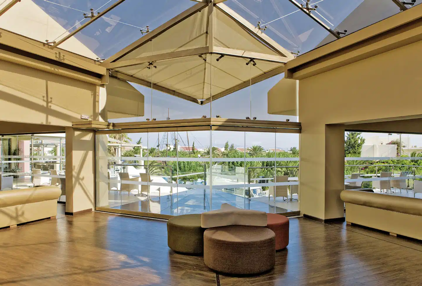 Kipriotis Village Hallenbad