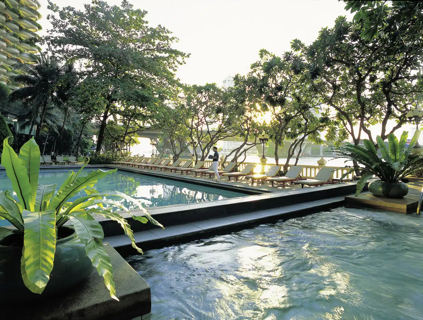Shangri-La Hotel Bangkok Pool