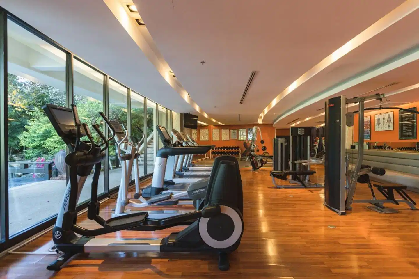 Pullman Phuket Karon Beach Resort Sport und Entertainment