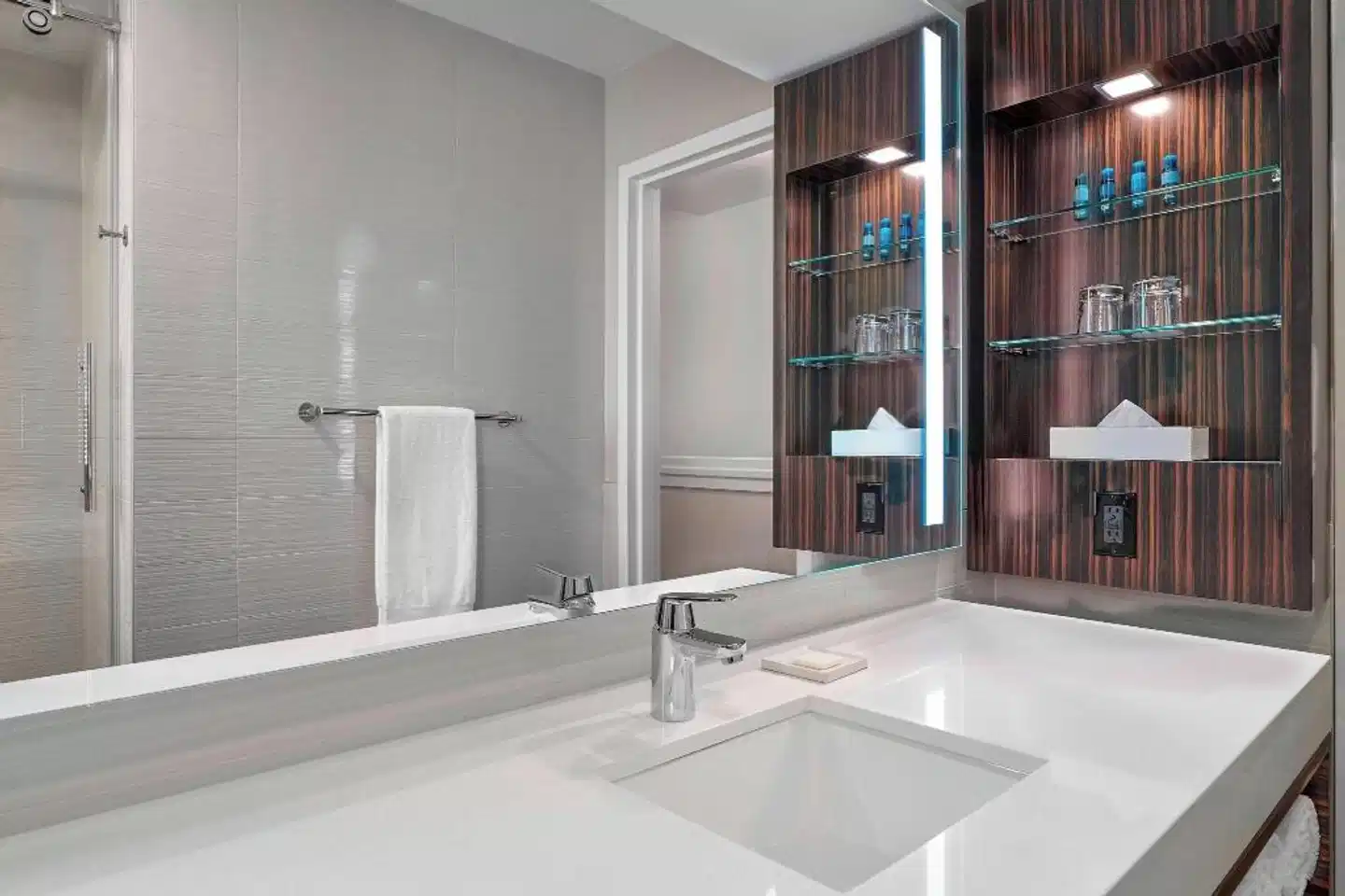 Delta Hotels by Marriott Edmonton Centre Suites Badezimmer