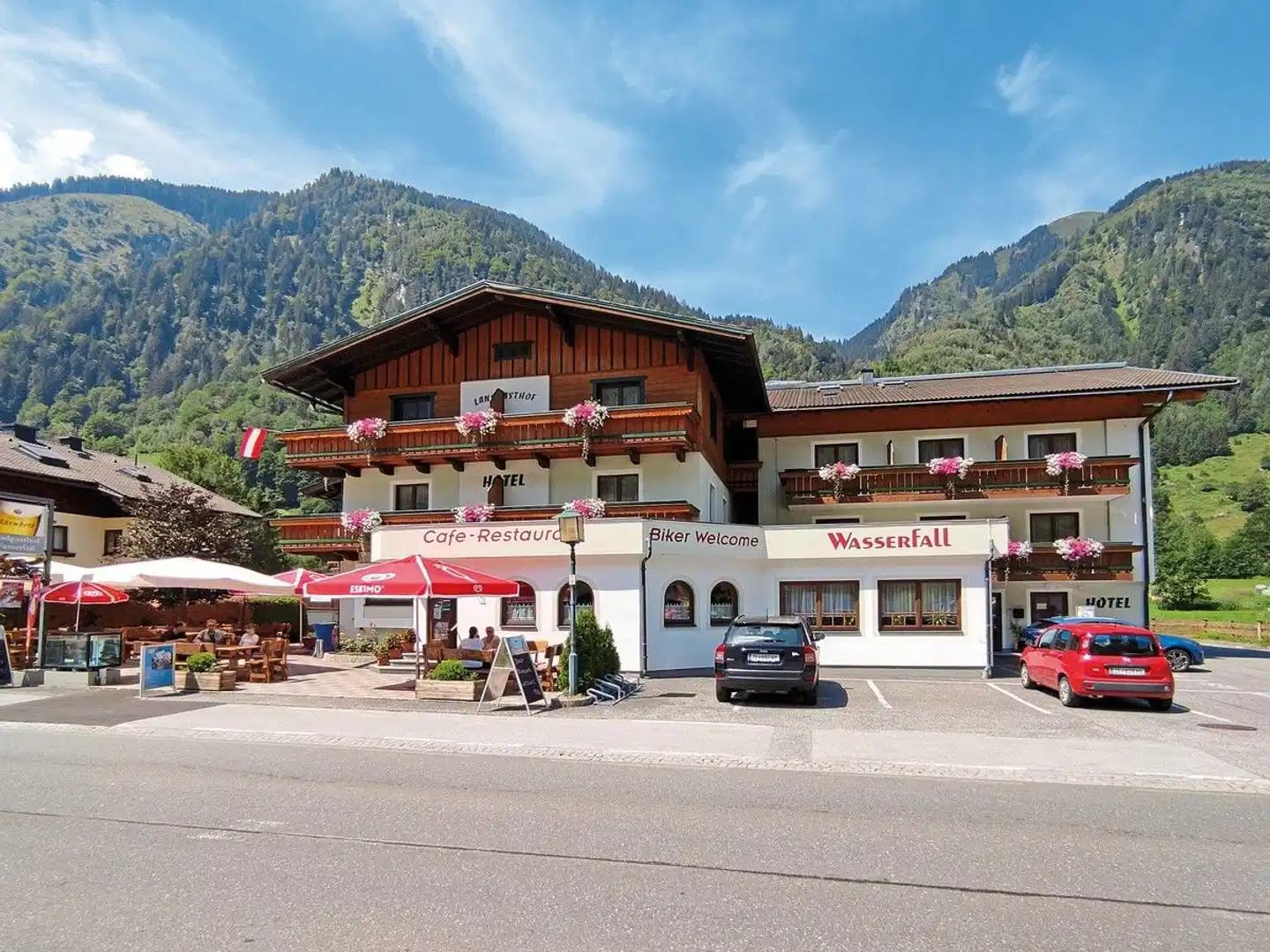 Hotel Wasserfall Aussenansicht