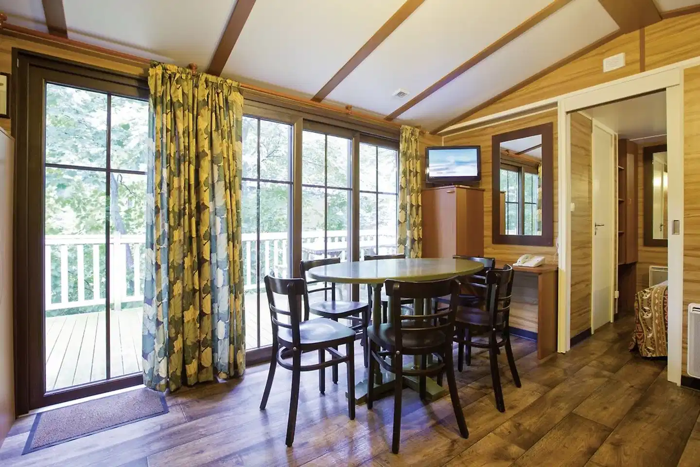 Disney Davy Crockett Ranch Lobby