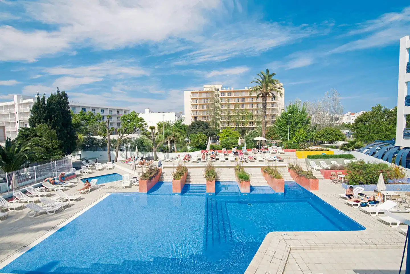 azuLine Pacific Pool