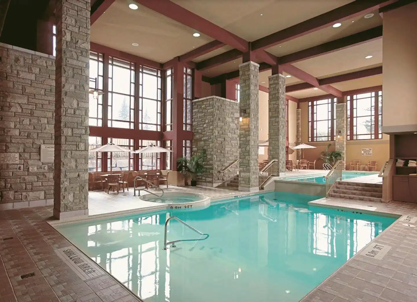 Doubletree Fallsview Resort & Spa by Hilton Hallenbad