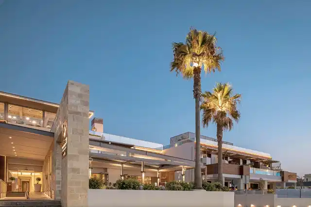 Ikones Seafront Luxury Suites Aussenansicht