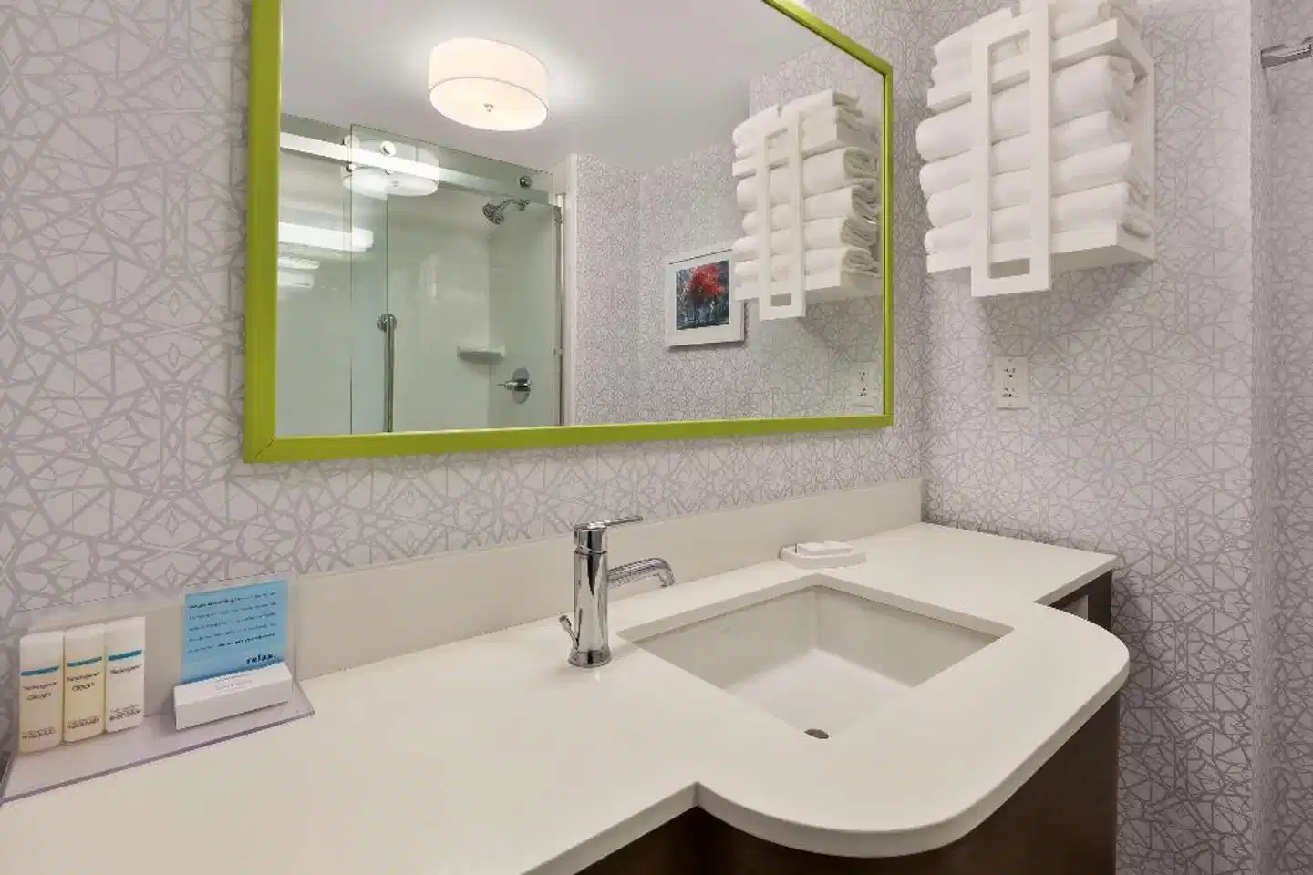 Hampton Inn Traverse City Badezimmer