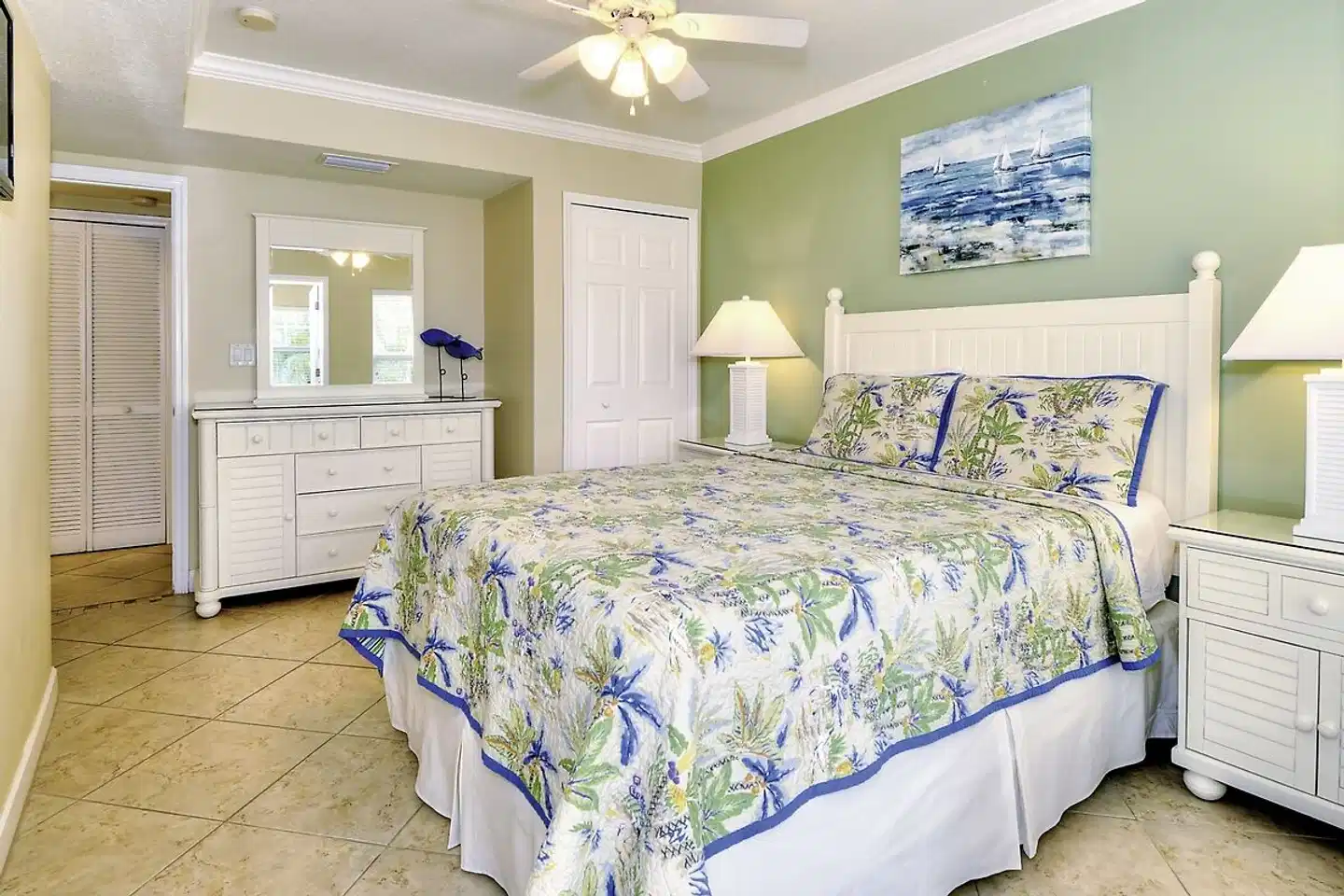 Barefoot Beach Condo Apartments Wohnbeispiel