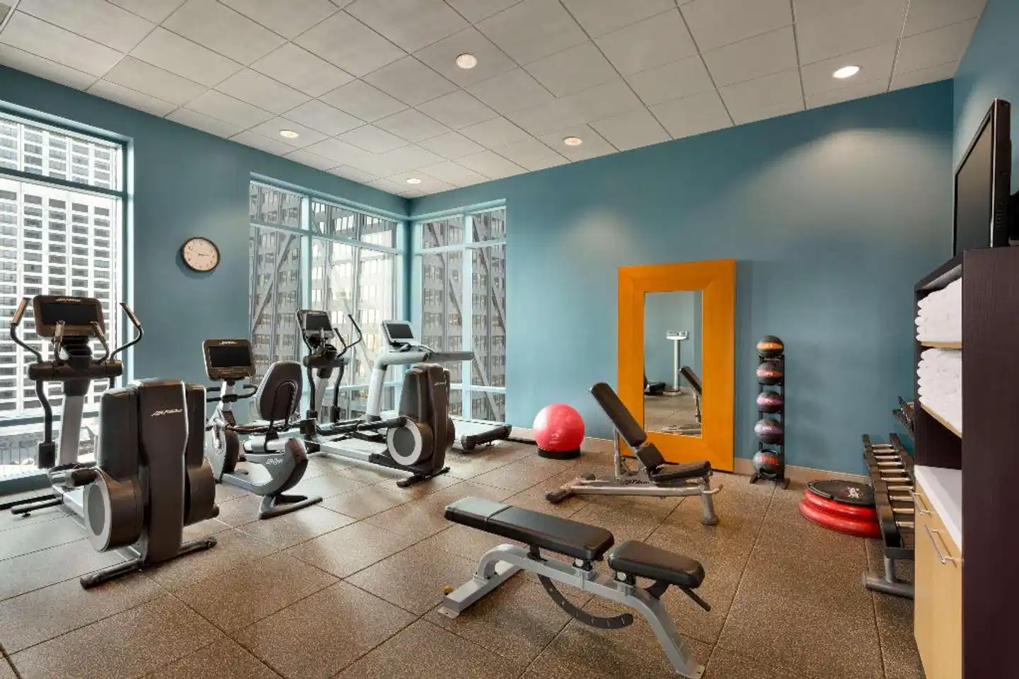 Hilton Chicago/Magnificent Mile Suites Sport und Entertainment