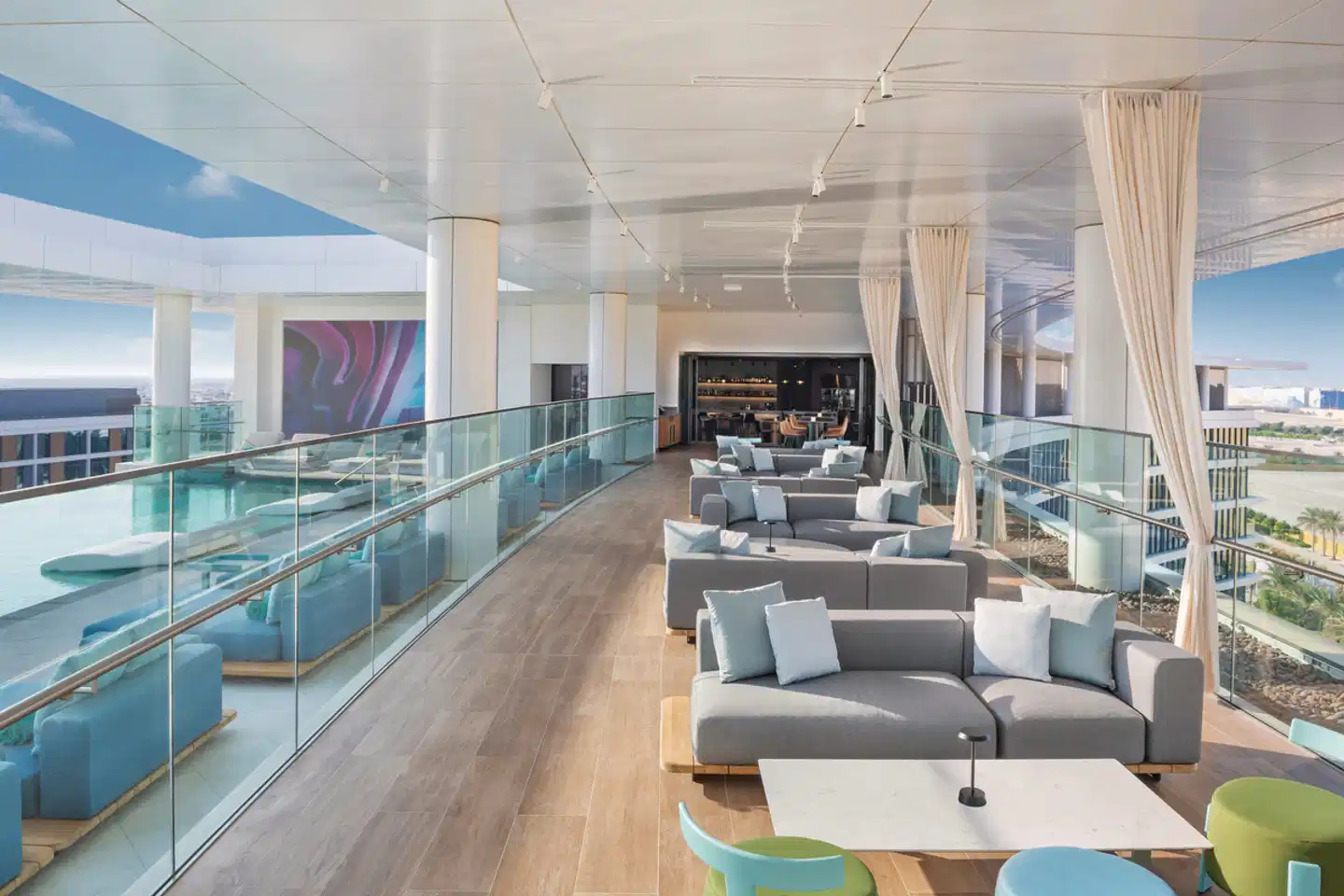 THE WB ABU DHABI, CURIO COLLECTION BY HILTON Hallenbad