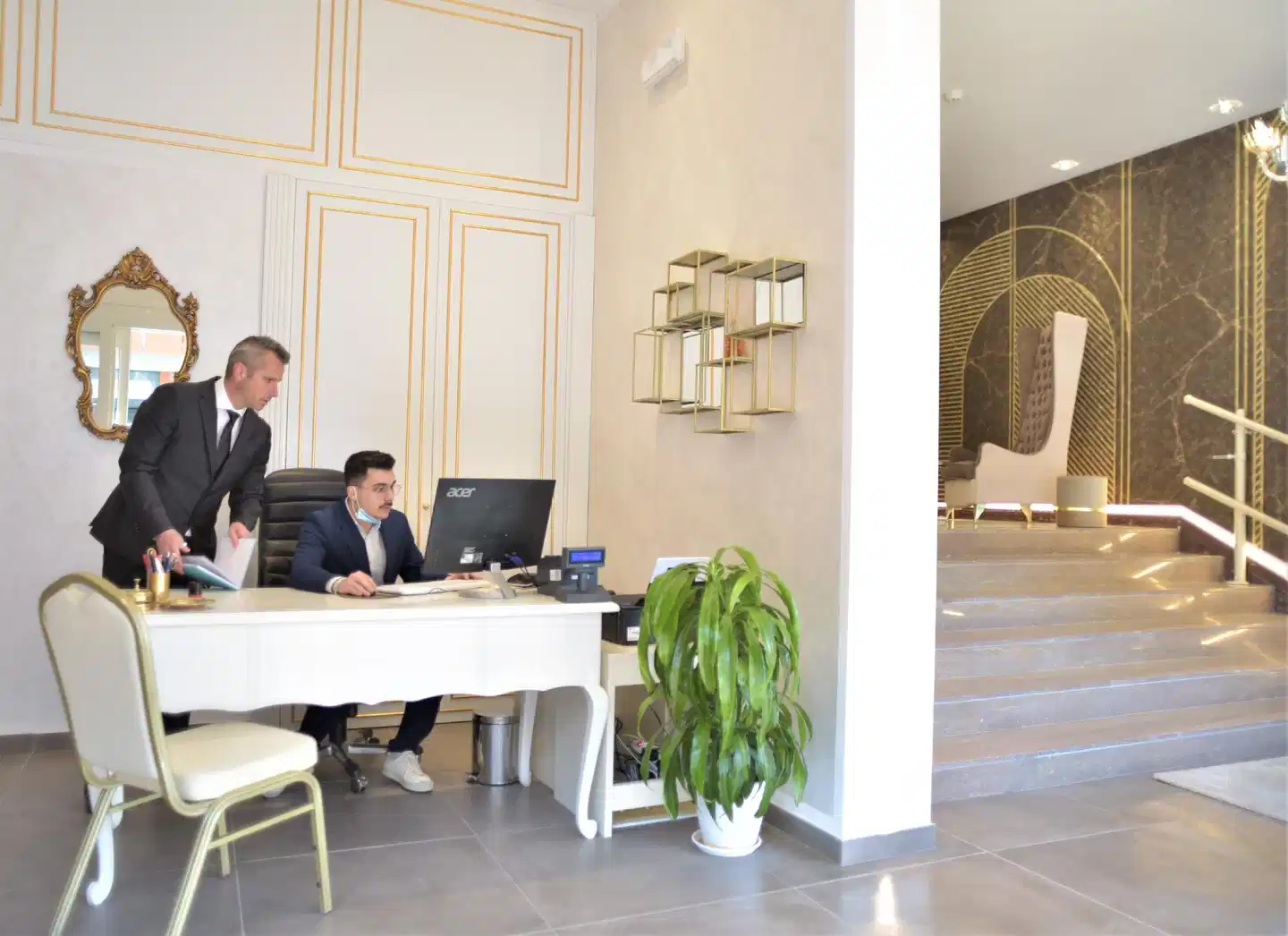 Amsterdam Suite Hotel & SPA Lobby