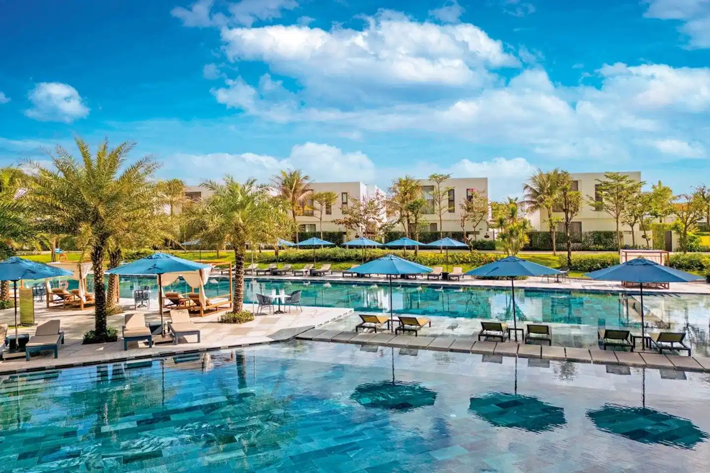 Wyndham Hoi An Royal Beachfront Resort Pool