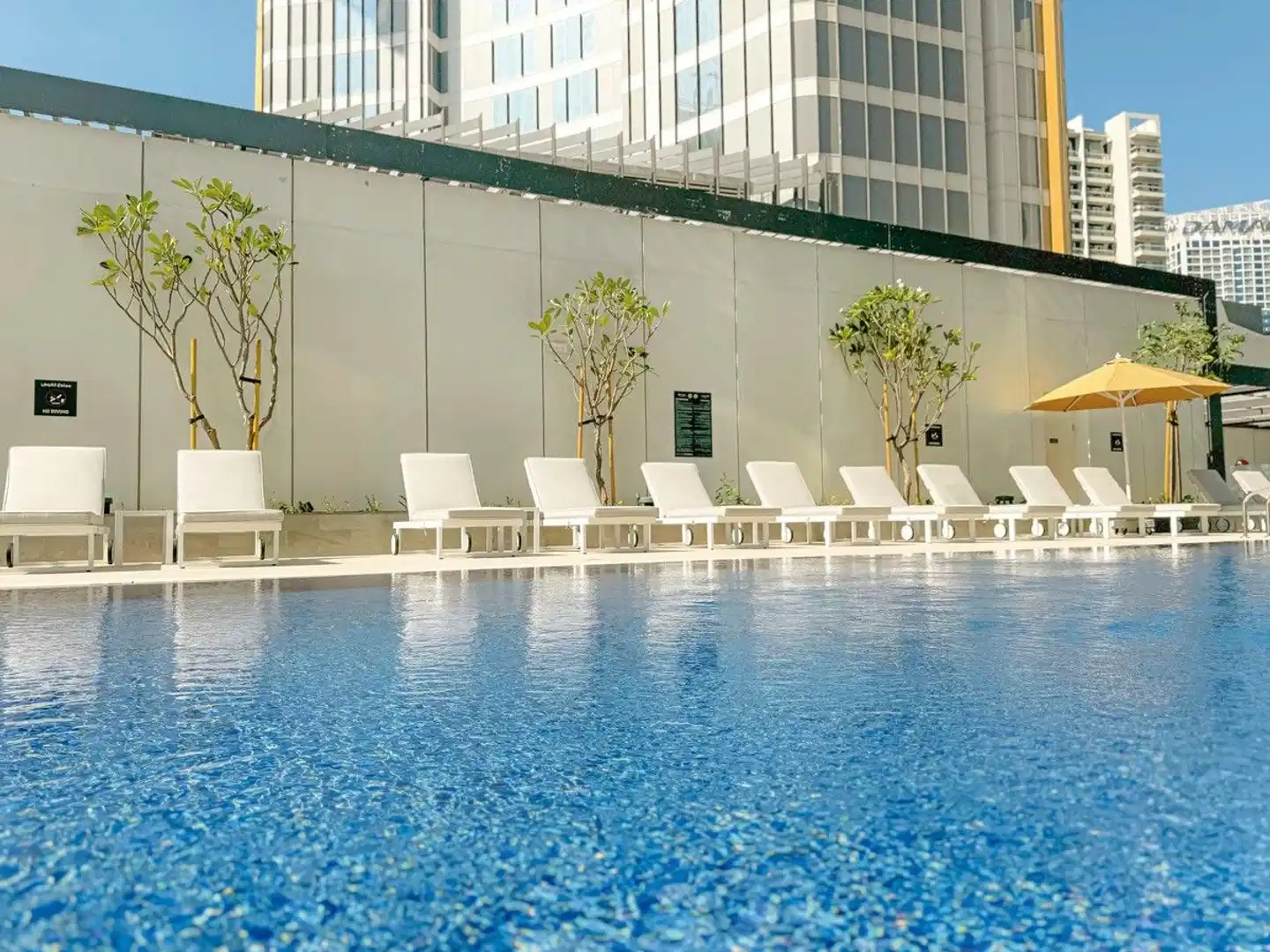 Holiday Inn Dubai Business Bay Pool