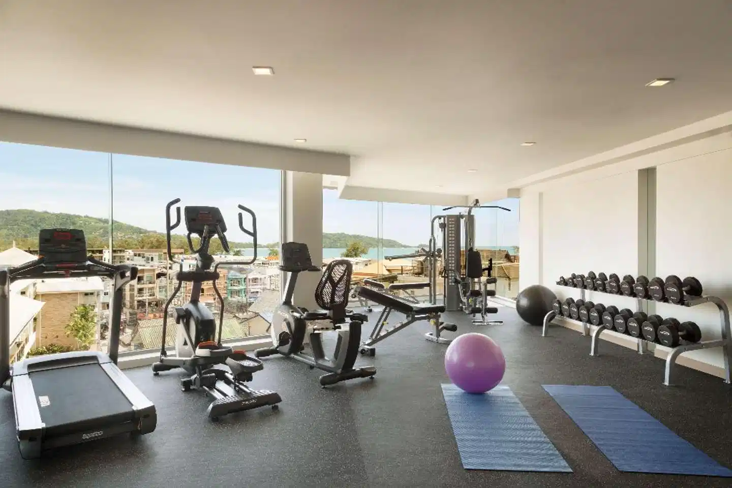 The Andaman Beach Hotel Phuket Sport und Entertainment