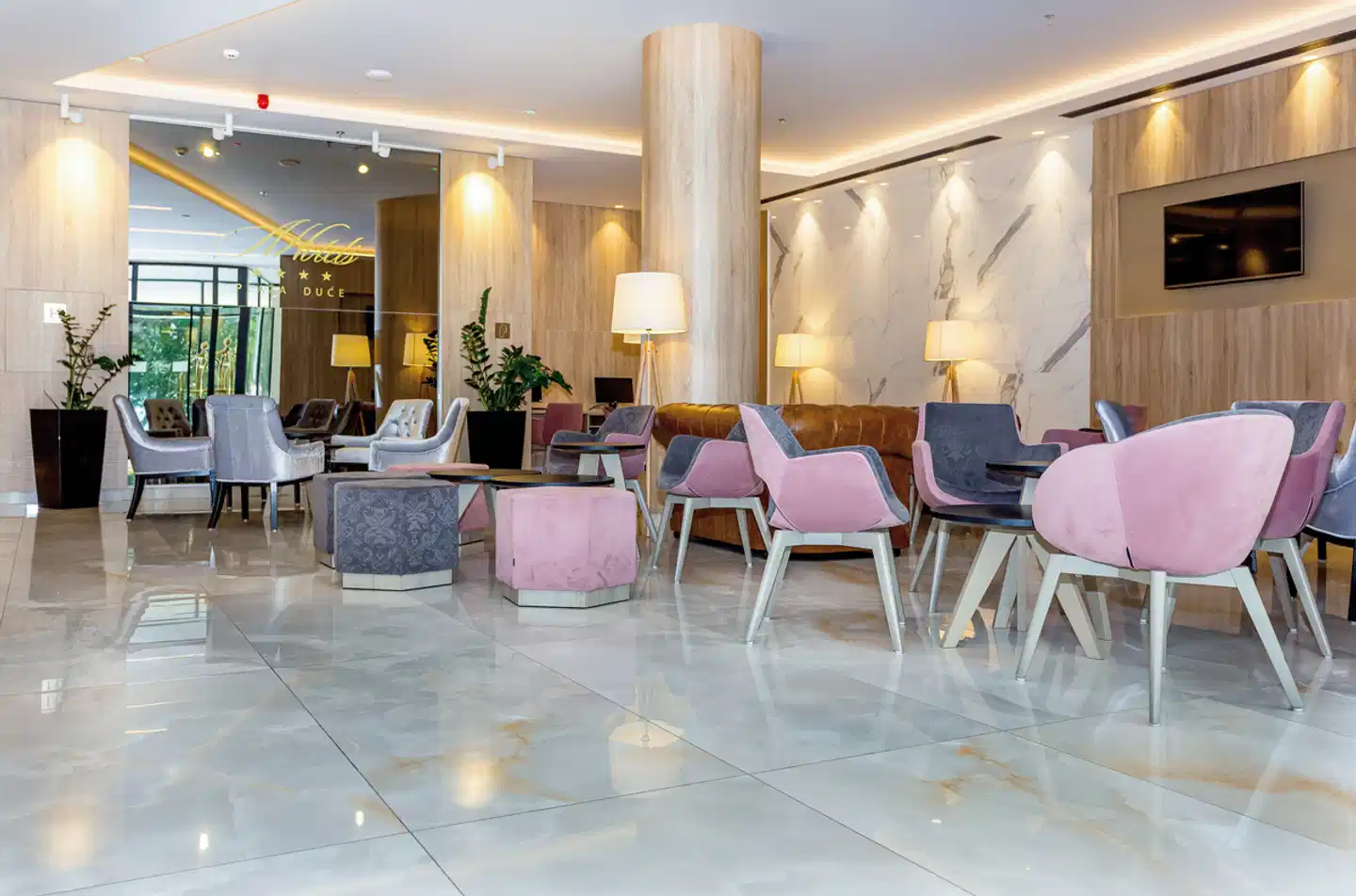 Hotel Plaza Duce Lobby