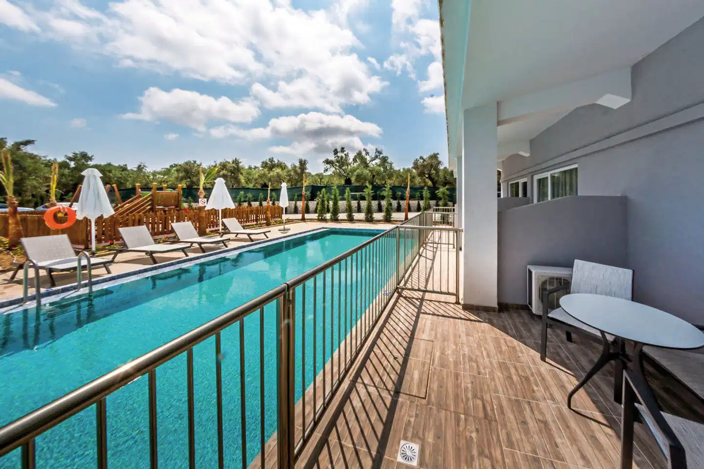 Caretta Paradise Pool