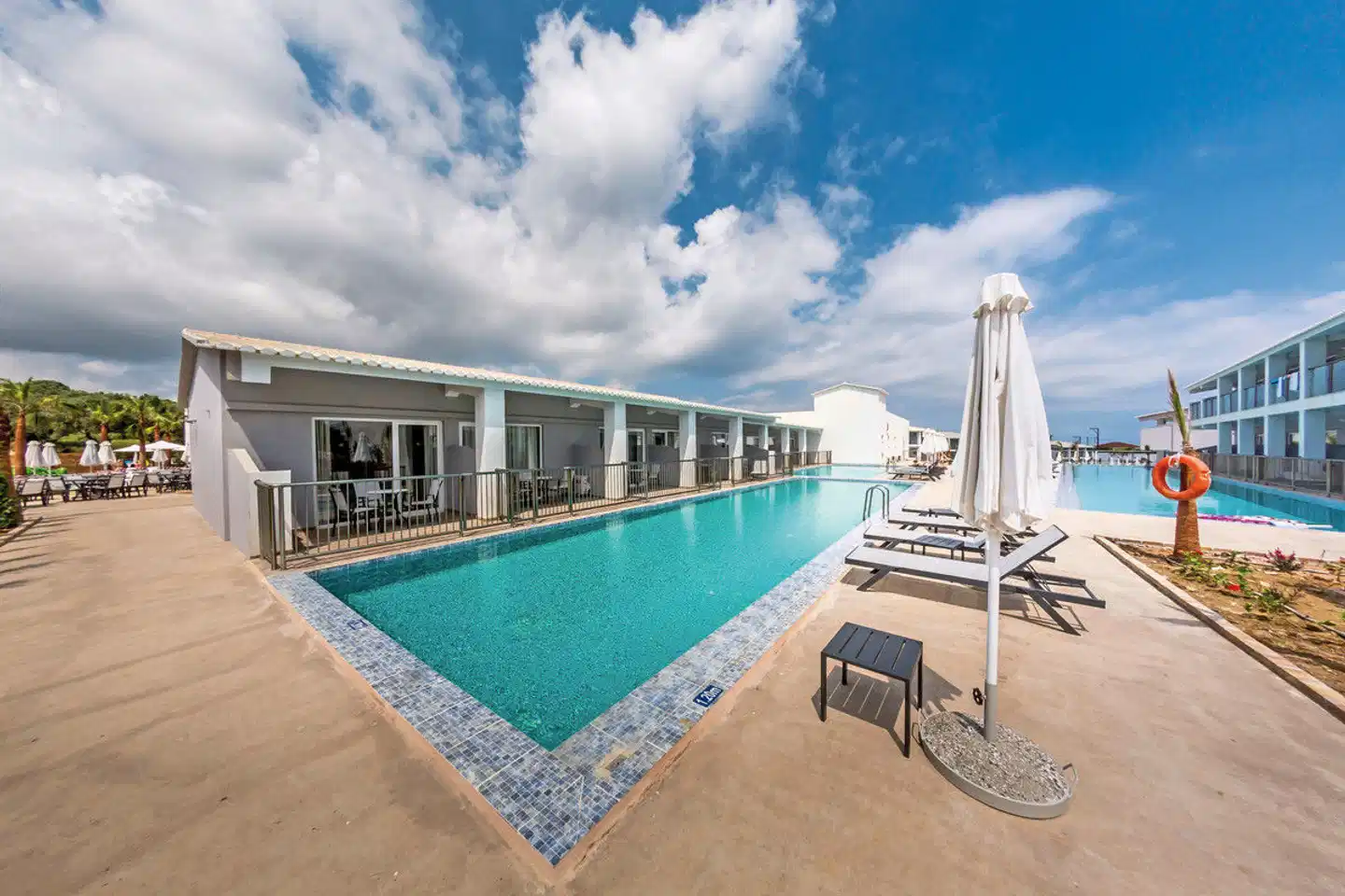 Caretta Paradise Pool