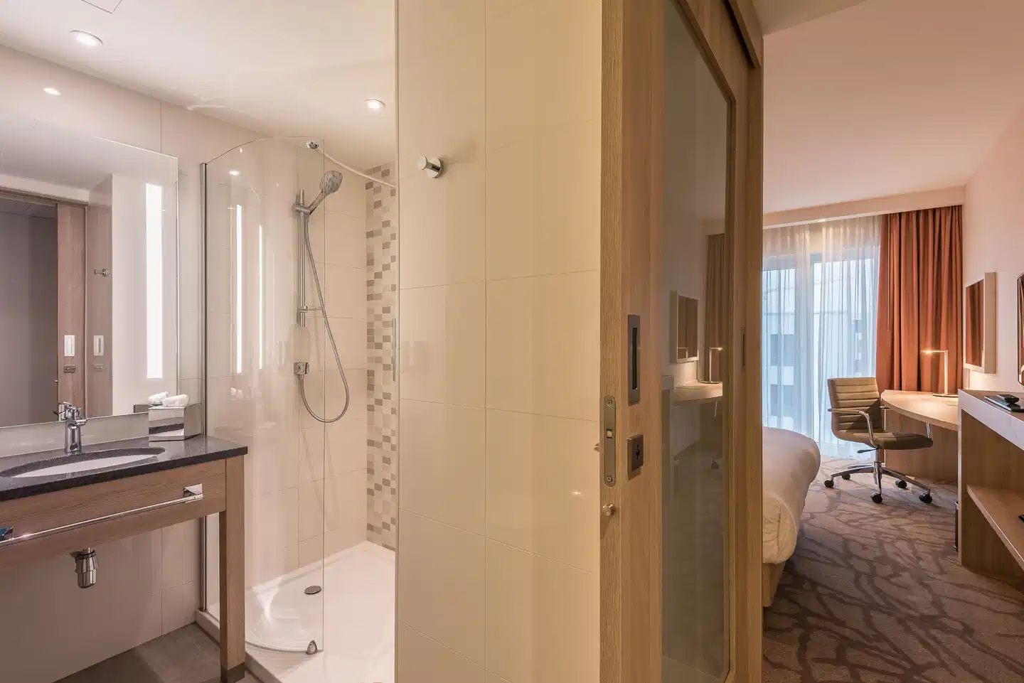 Hampton by Hilton Freiburg Badezimmer