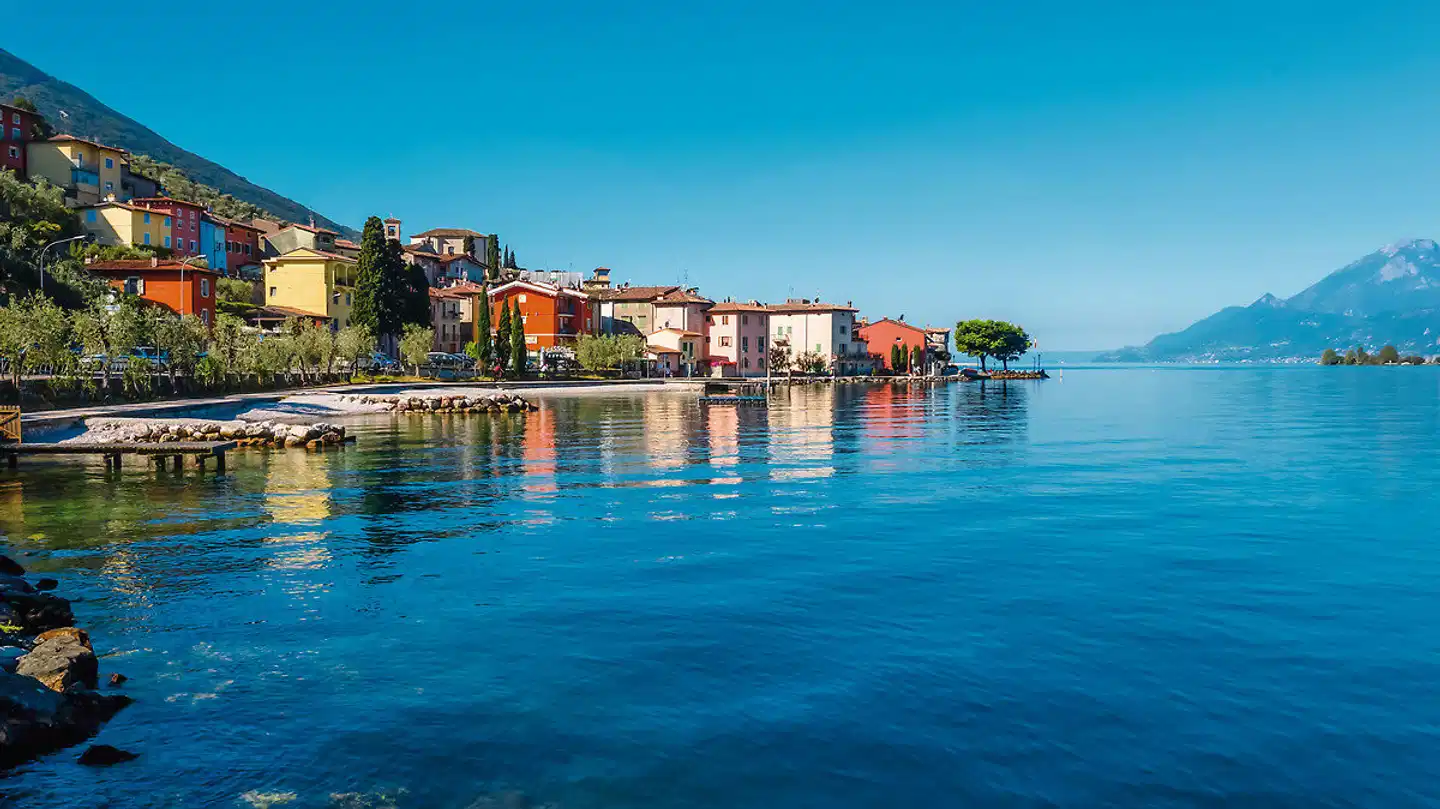 Villaggio Casa e Lago Landschaft