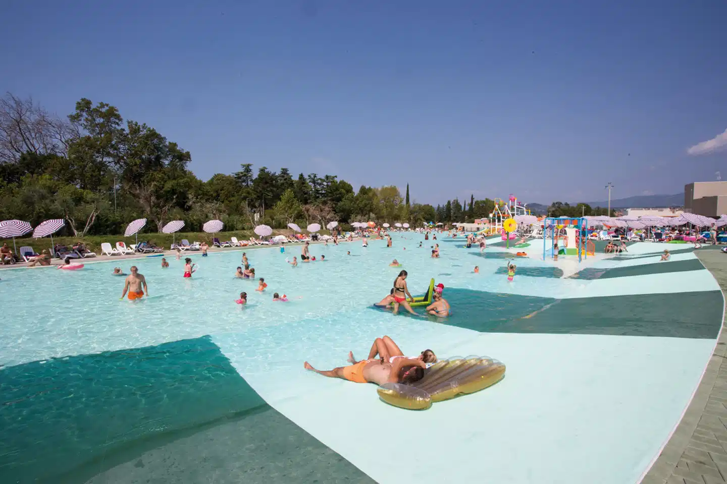 Sisan Family Resort Pool