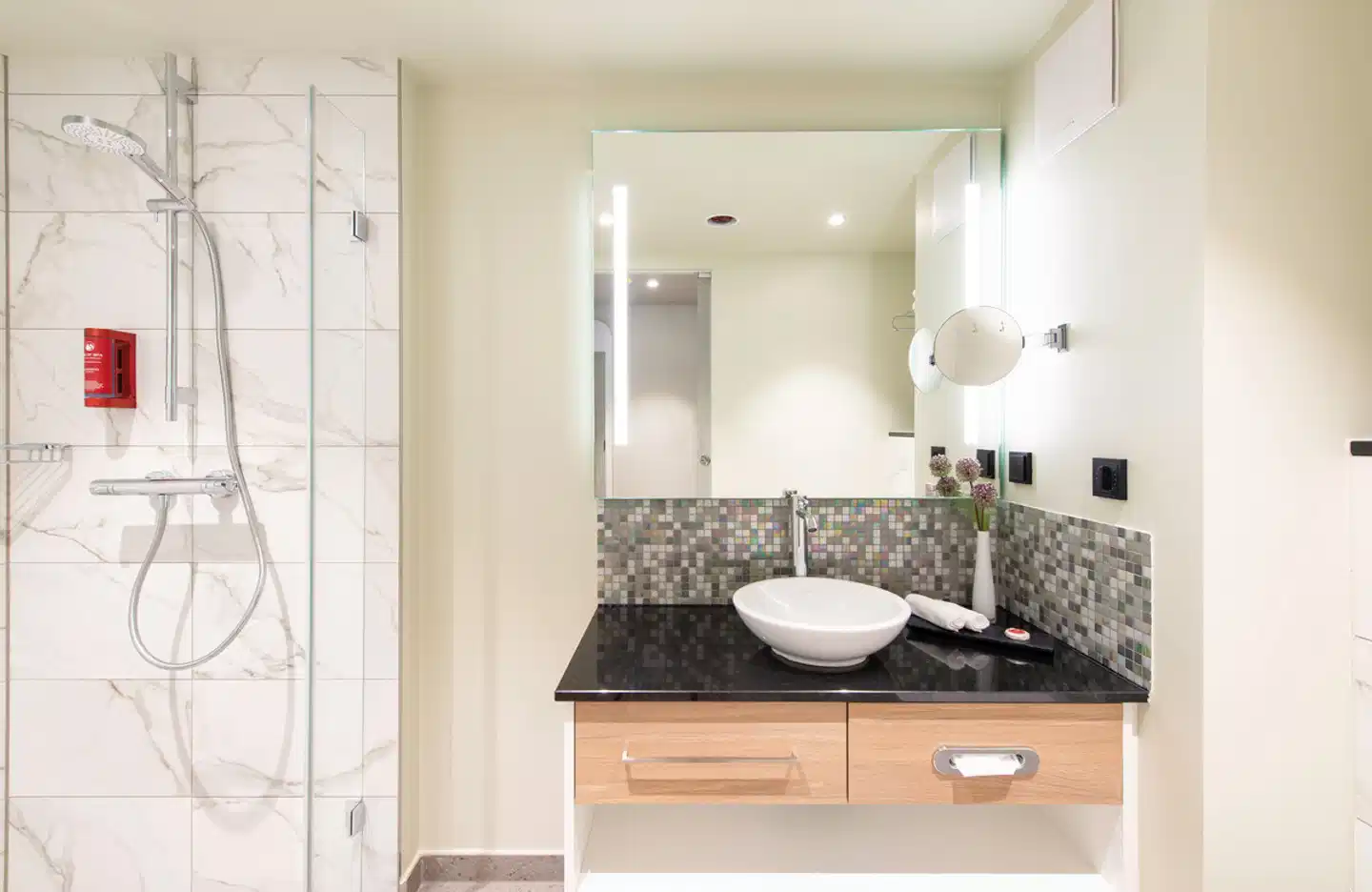 Leonardo Hotel Hamburg Altona Badezimmer