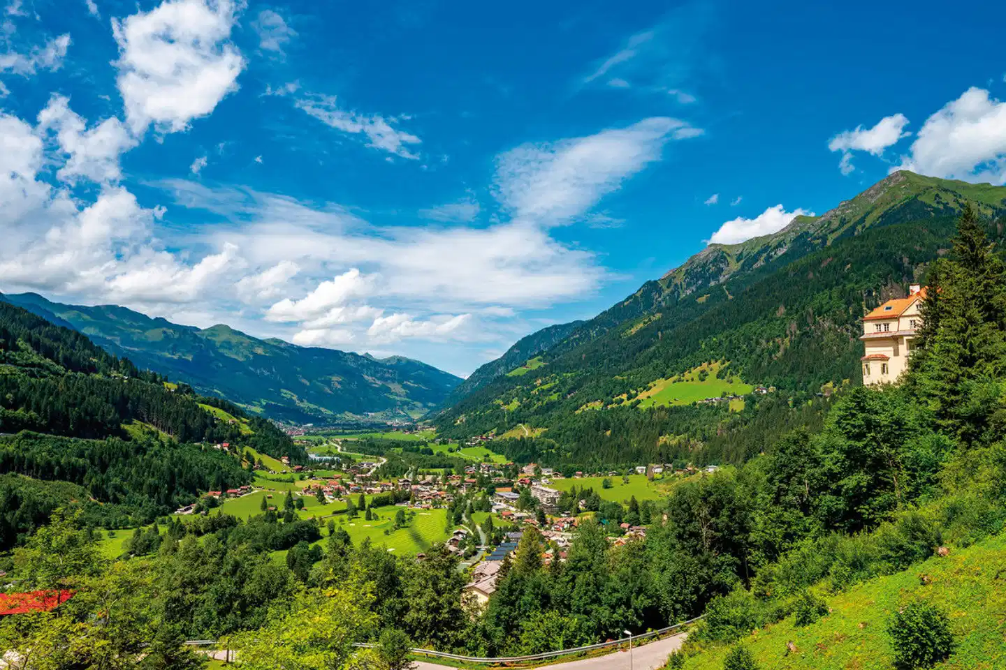 Urban Nature Bad Gastein - Badeschloss Landschaft
