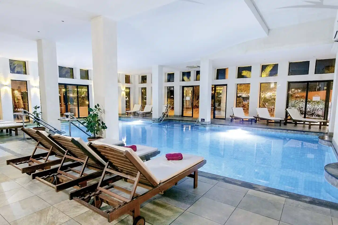 Ramla Bay Resort Hallenbad