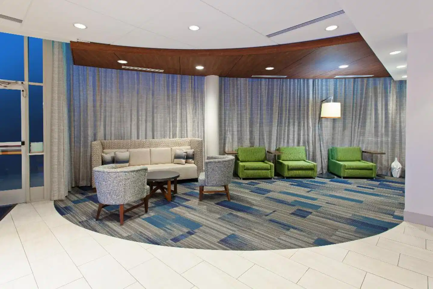 Holiday Inn Express West Los Angeles-Santa Monica Lobby
