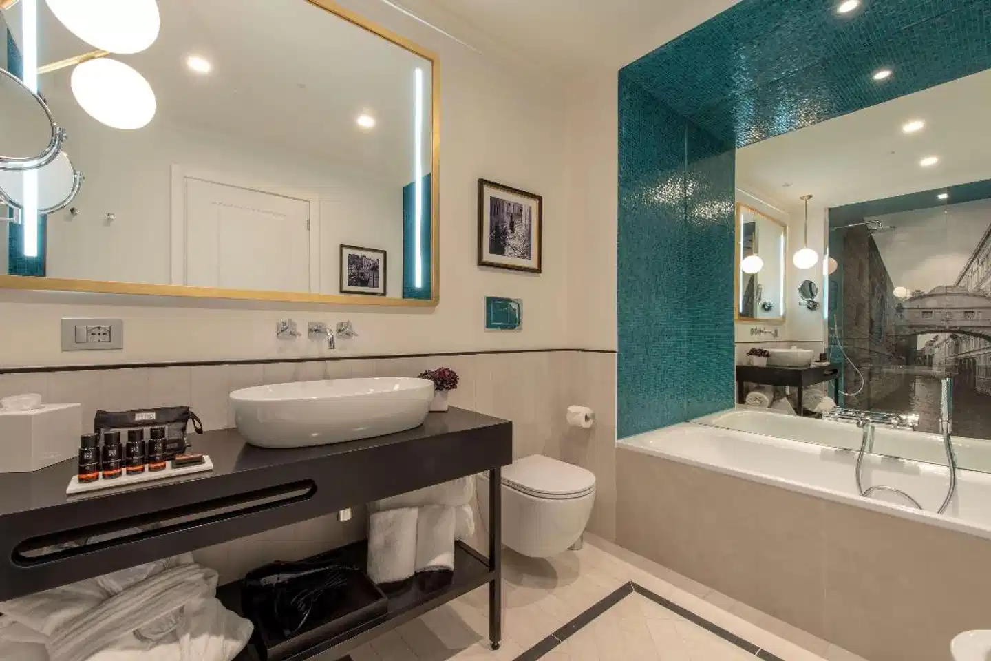 H10 Palazzo Canova Badezimmer