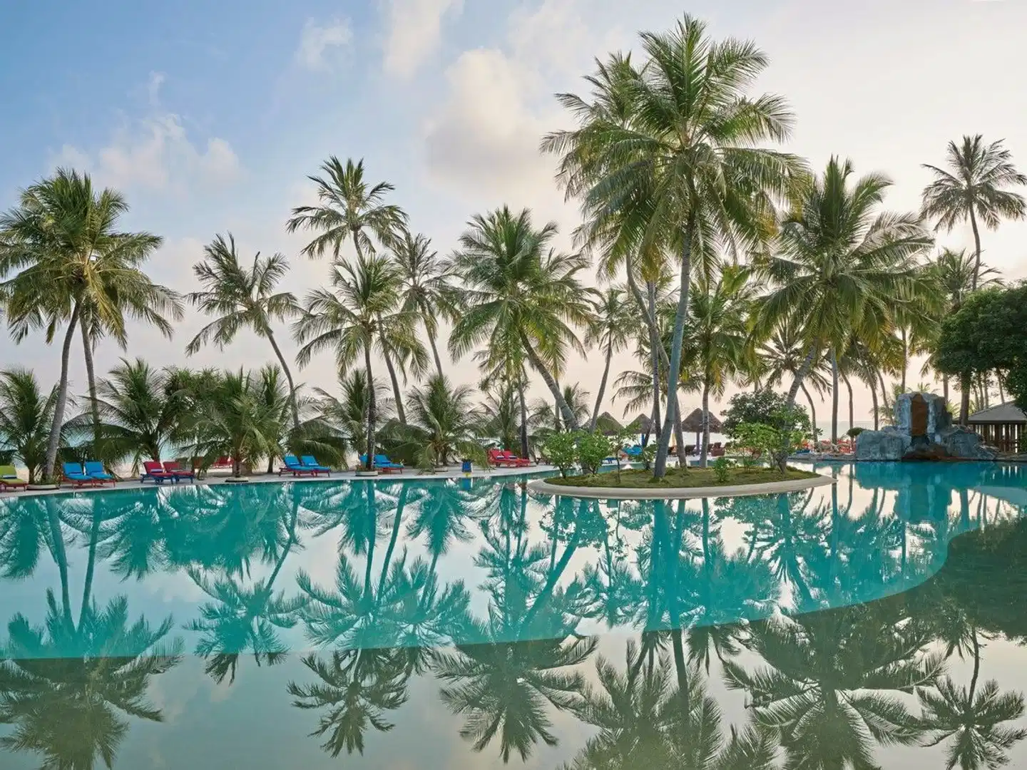 Villa Park Sun Island Pool